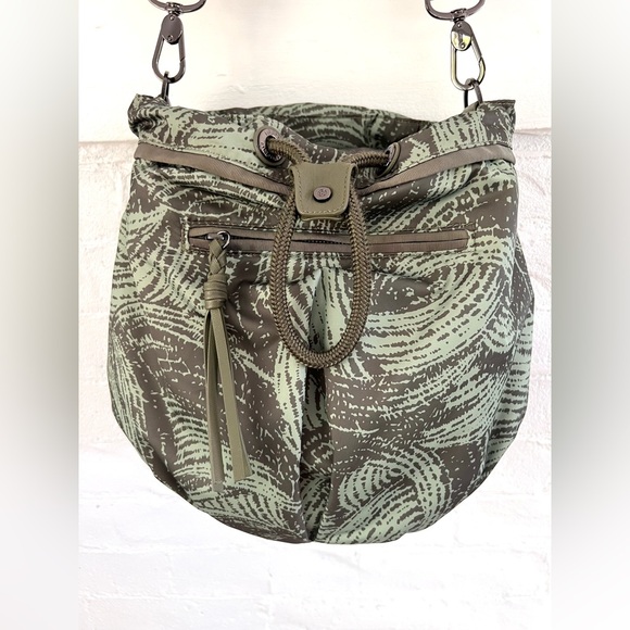 Lululemon Wanderlust Diversity Bag Mini Wavy Olive Green - Picture 1 of 15